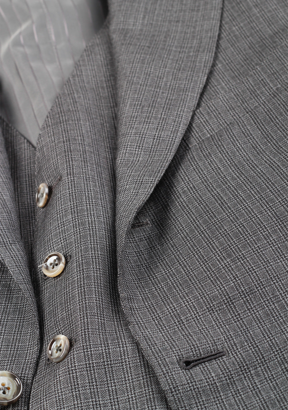 TOM FORD Gray Suit 3 Piece Size 48R / 38 U.S. Wool Silk Base B
