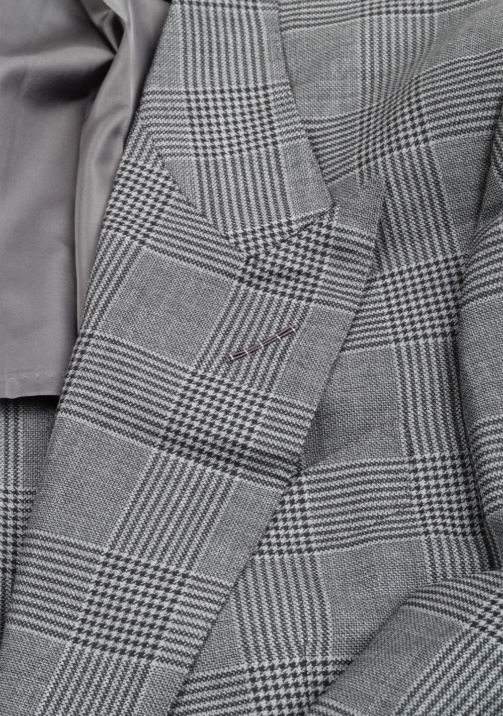 TOM FORD Shelton Checked Gray Suit Size 48 / 38R U.S. In Wool Silk