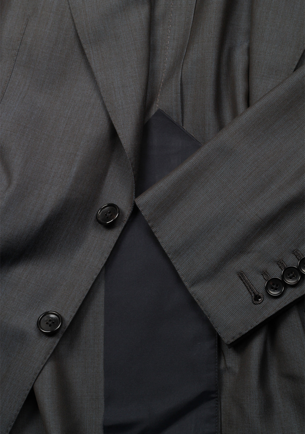 TOM FORD Shelton Gray Suit Size 48 / 38R U.S. In Wool Silk