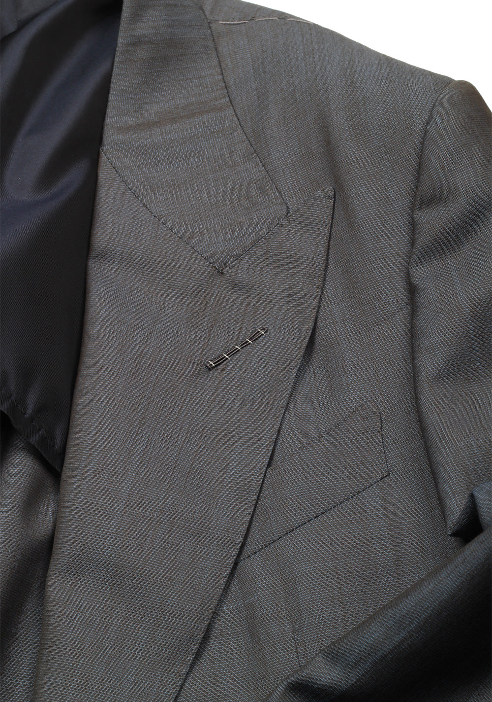 TOM FORD Shelton Gray Suit Size 48 / 38R U.S. In Wool Silk