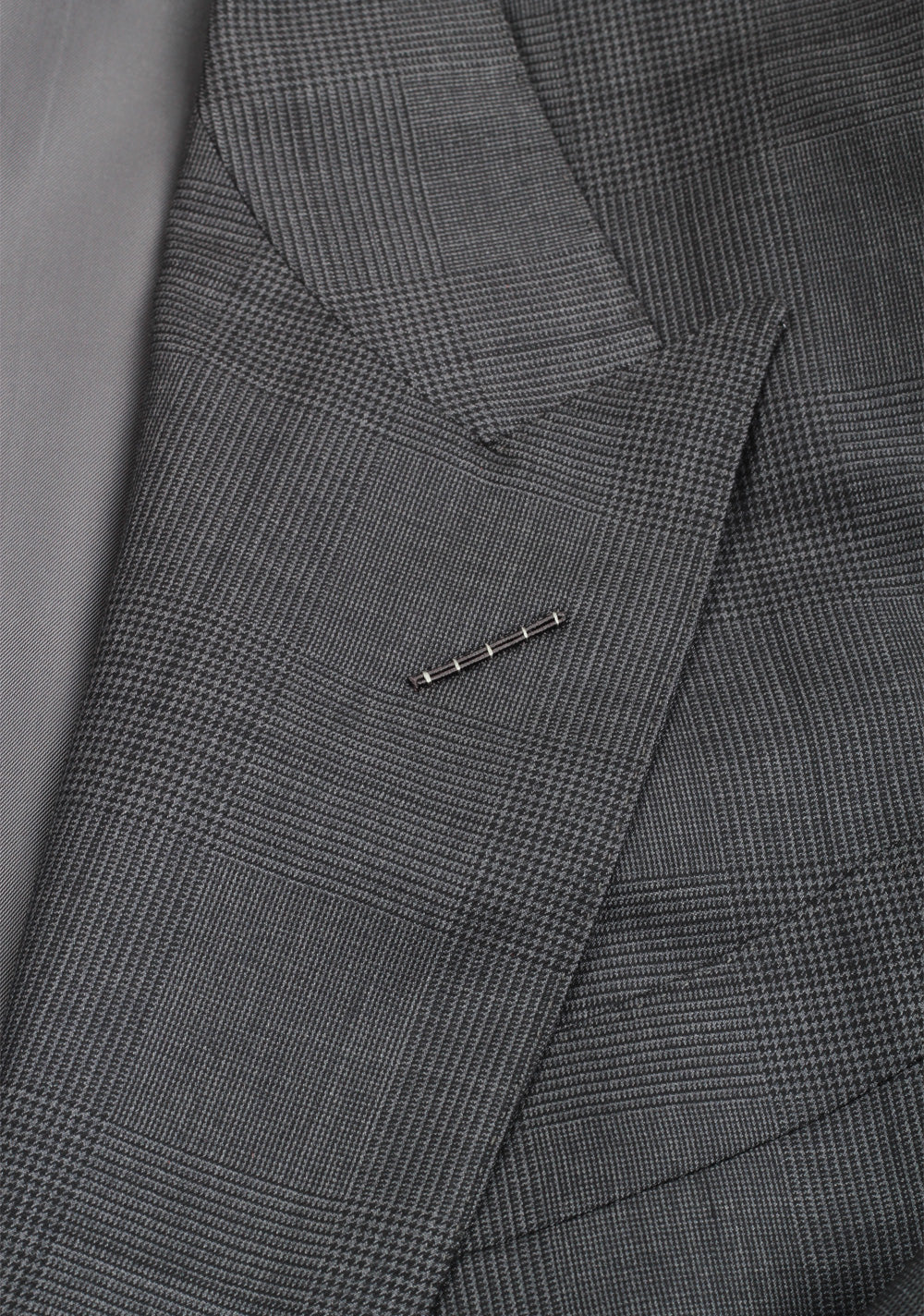 TOM FORD Shelton Checked Gray Suit Size 52 / 42R U.S. Wool Silk