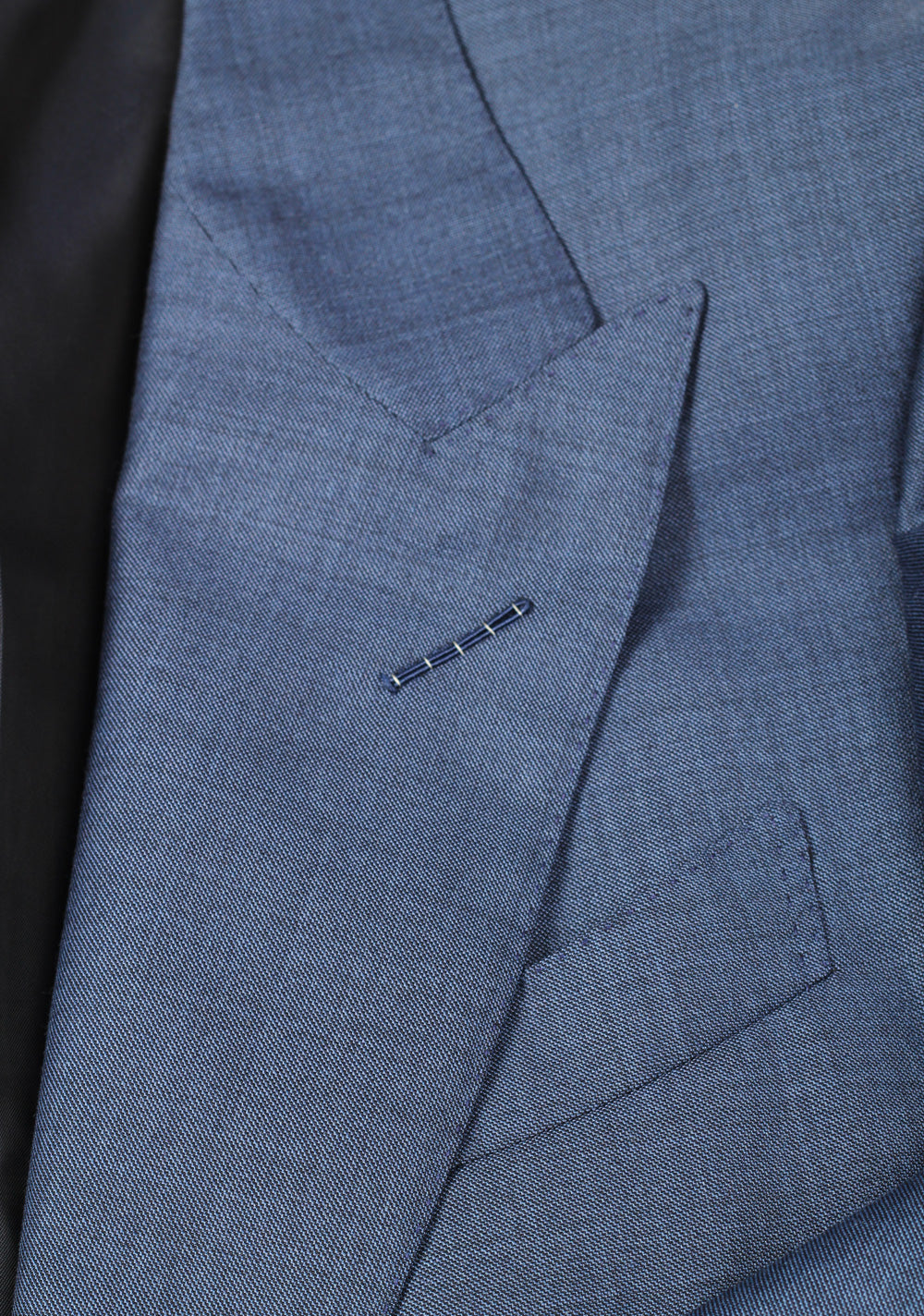 TOM FORD Shelton Solid Blue Sharkskin Suit Size 48 / 38R U.S. In Wool