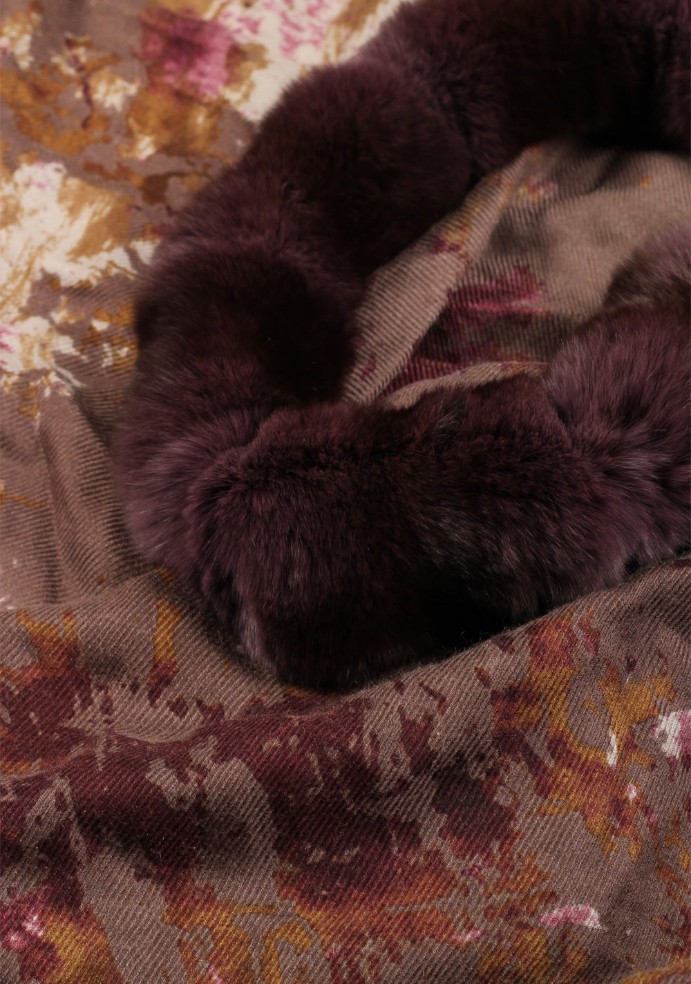 Loro Piana Brown Burgundy Chinchilla Cashmere Fur Trimmed Scarf Stole
