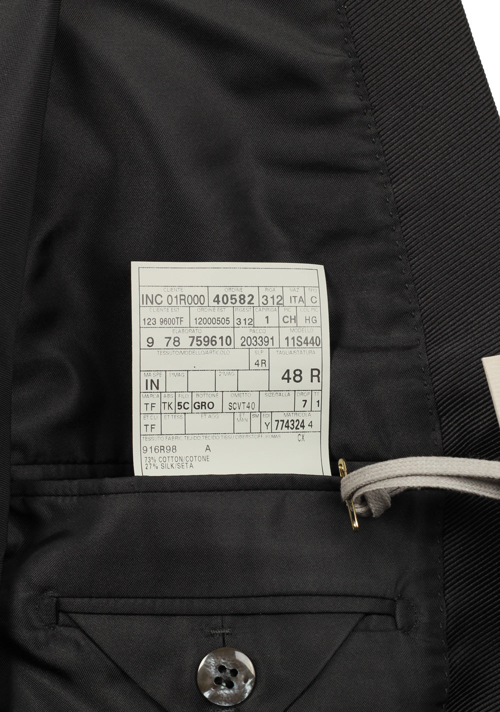 TOM FORD Shelton Black Tuxedo Dinner Jacket Size 48 / 38R U.S.