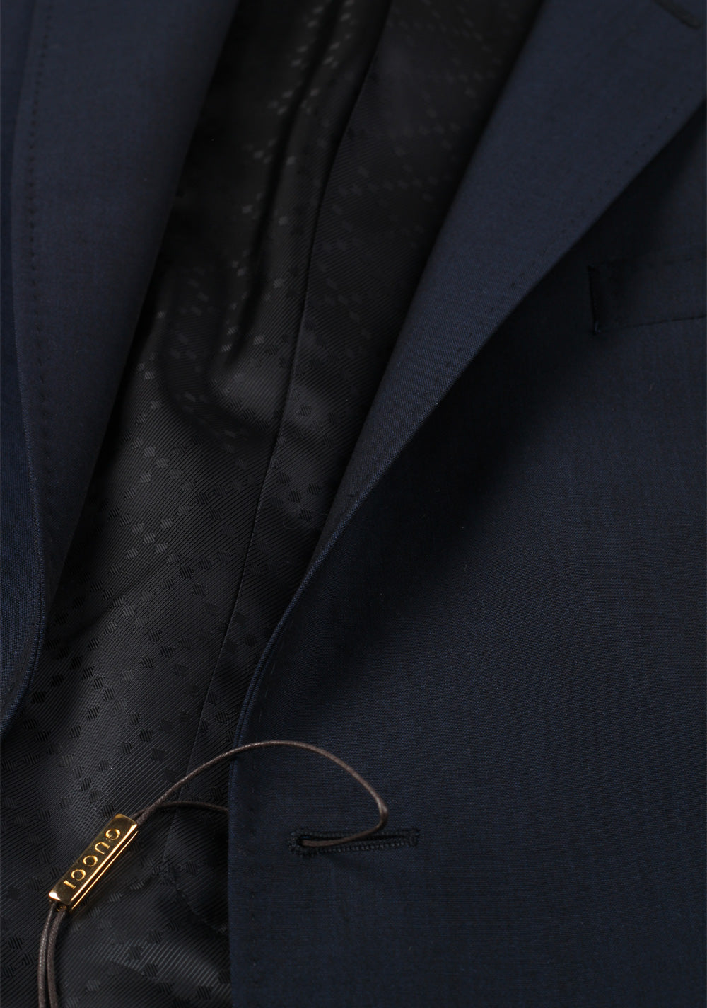 Gucci Navy Suit Size 48 / 38R U.S. Wool Mohair