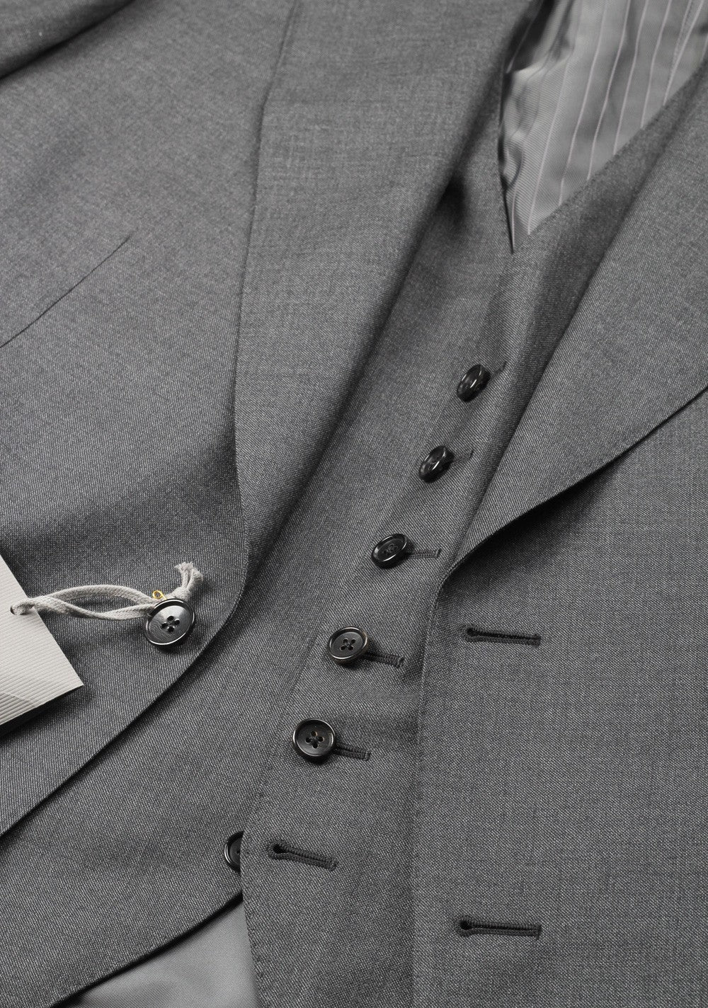 TOM FORD Windsor Gray 3 Piece Suit Size 60 / 50R U.S. Wool Fit A