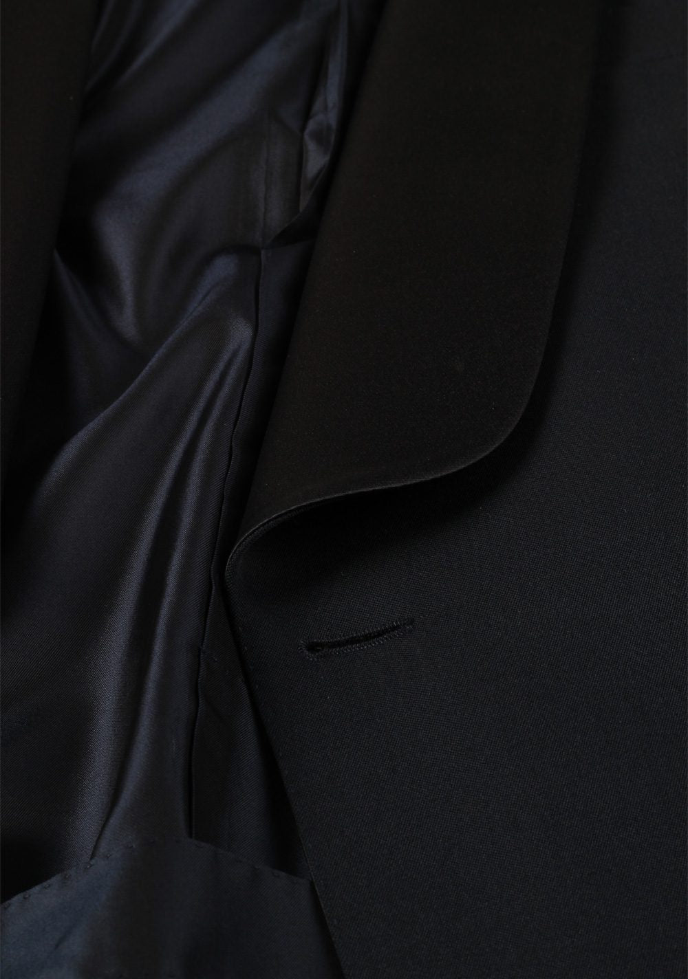 TOM FORD O'Connor Black Shawl Collar Tuxedo Suit Size 56 / 46R U.S. Fit Y