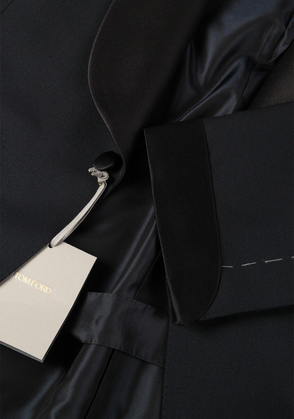 TOM FORD O'Connor Black Shawl Collar Tuxedo Suit Size 56 / 46R U.S. Fit Y