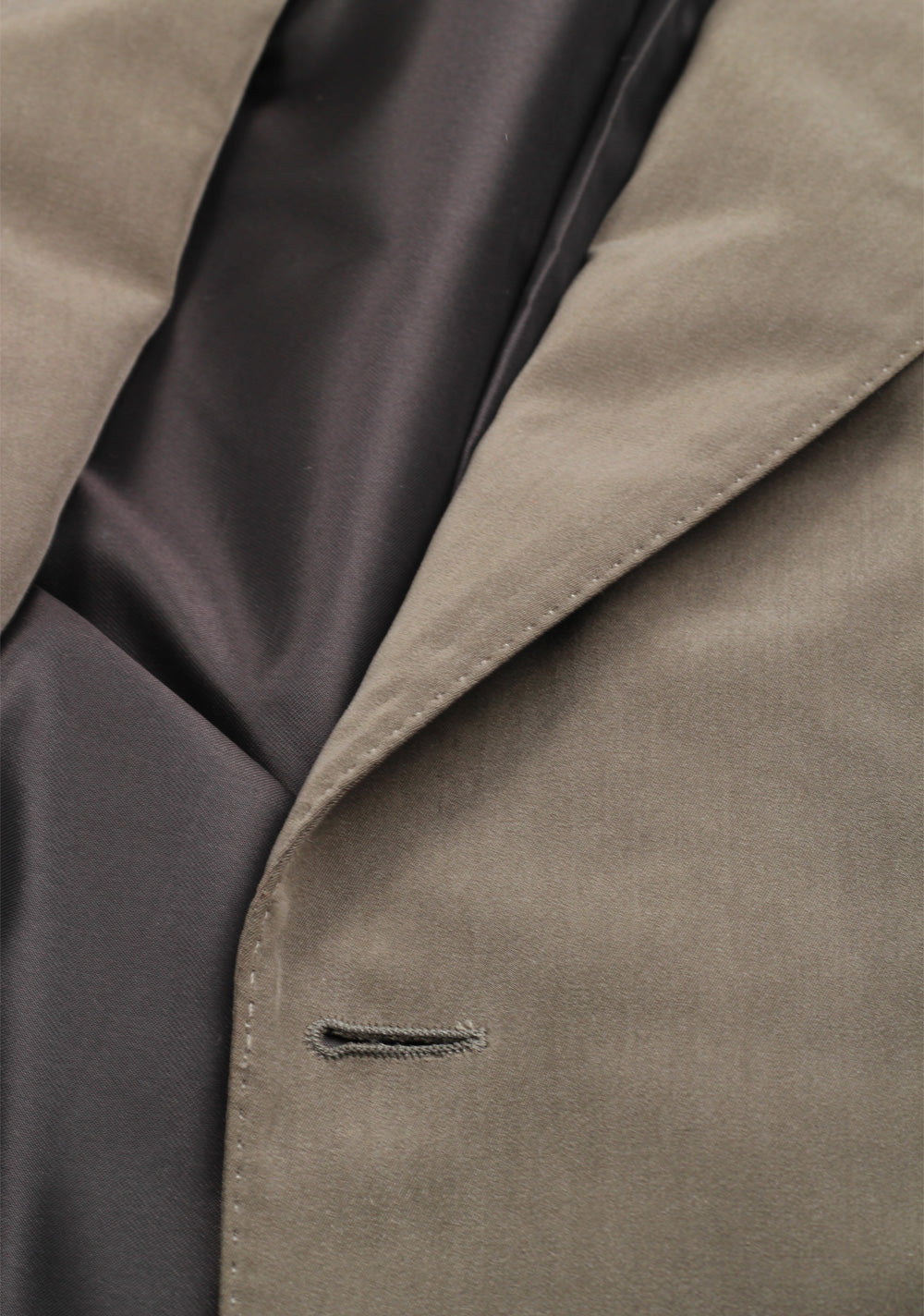 TOM FORD Shelton Gray Suit Size 48 / 38R U.S. In Silk