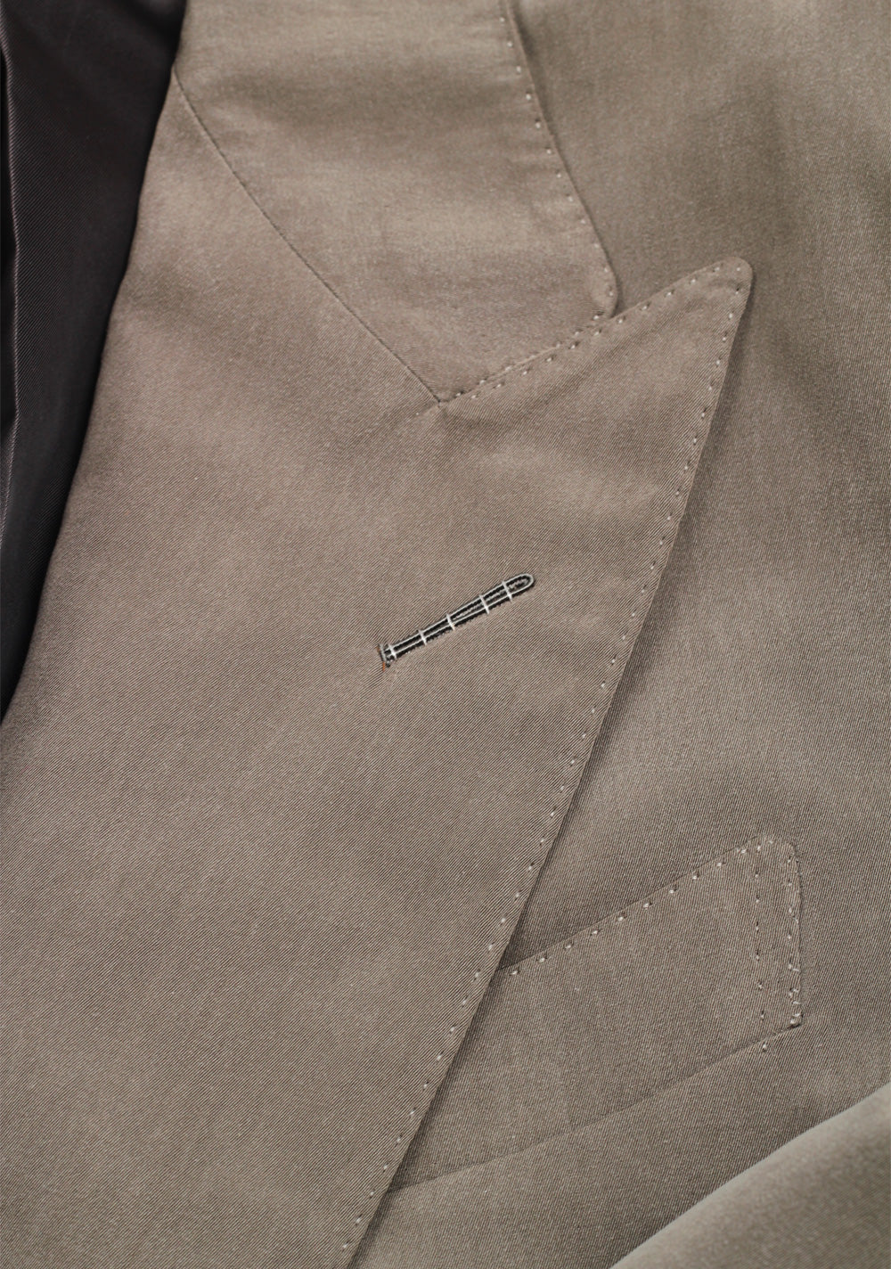 TOM FORD Shelton Gray Suit Size 48 / 38R U.S. In Silk