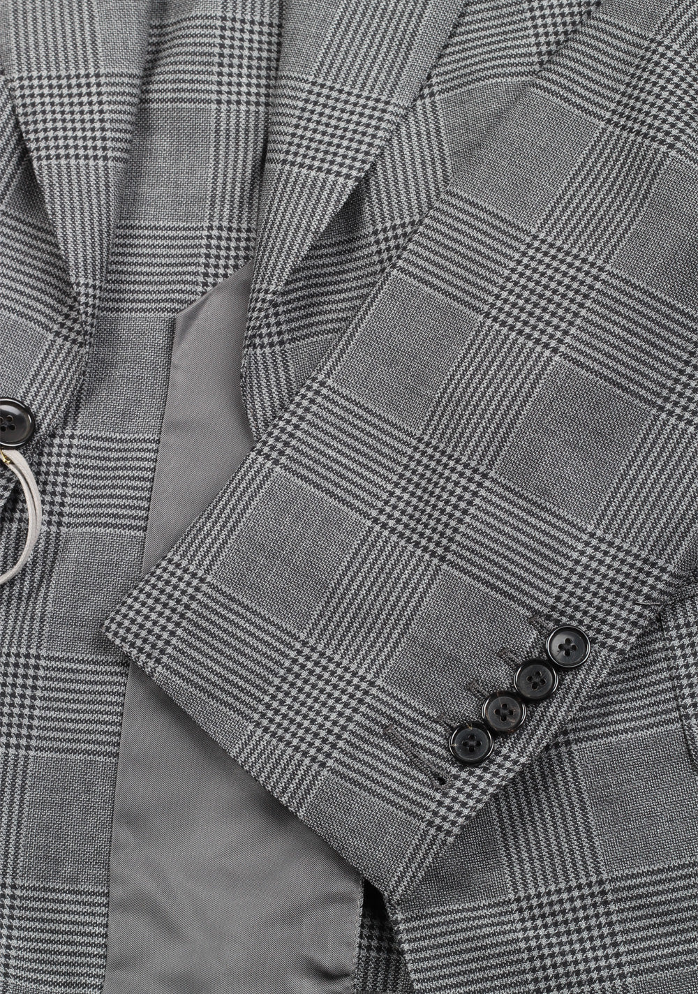 TOM FORD Shelton Checked Gray Suit Size 48 / 38R U.S. In Wool Silk