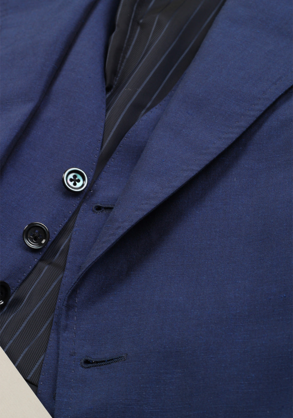 TOM FORD Shelton Blue 3 Piece Suit Size 48 / 38R U.S. In Linen Silk