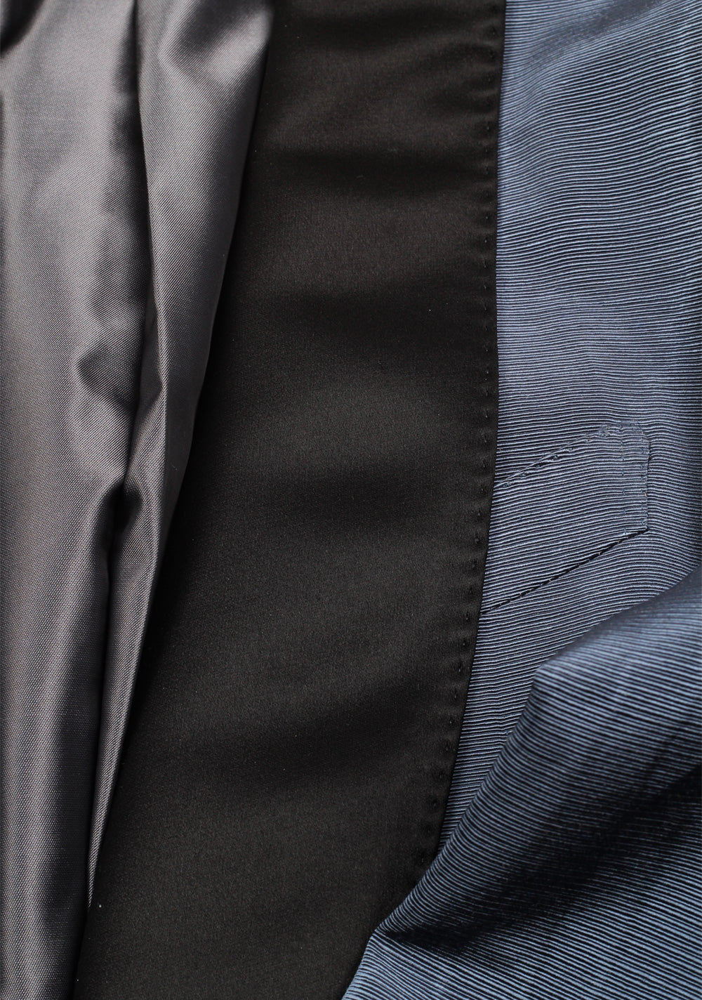 TOM FORD Shelton Blue Tuxedo Dinner Jacket Size 46 / 36R U.S.