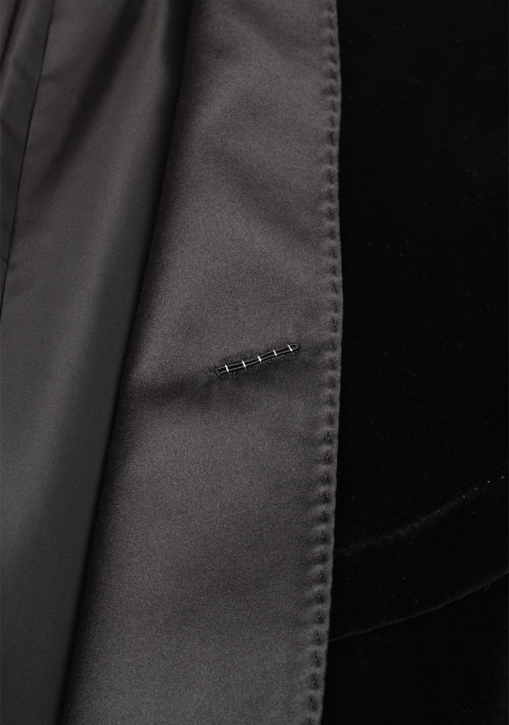 TOM FORD Shelton Black Velvet Tuxedo Dinner Jacket Size 48 / 38R U.S.