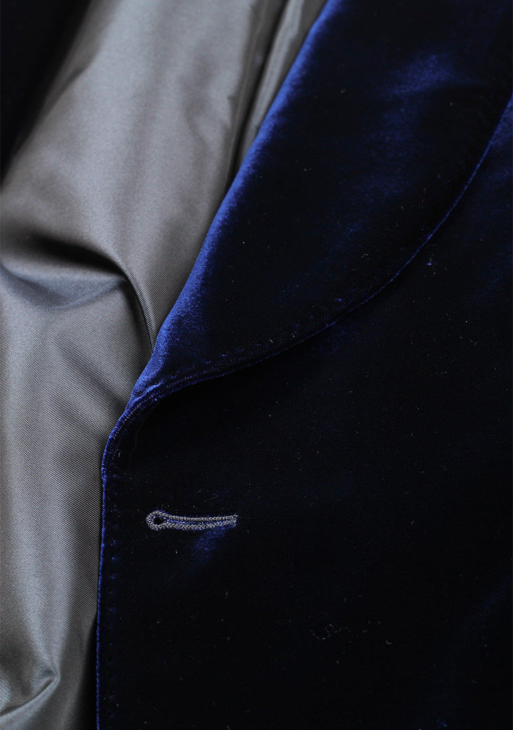 TOM FORD Shelton Blue Velvet Tuxedo Dinner Jacket Size 52 / 42R U.S.