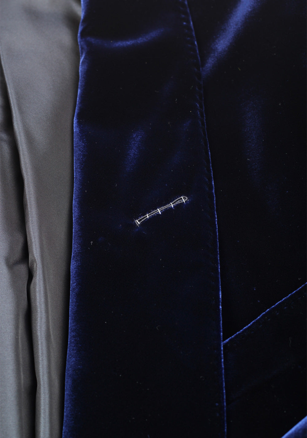 TOM FORD Shelton Blue Velvet Tuxedo Dinner Jacket Size 52 / 42R U.S.