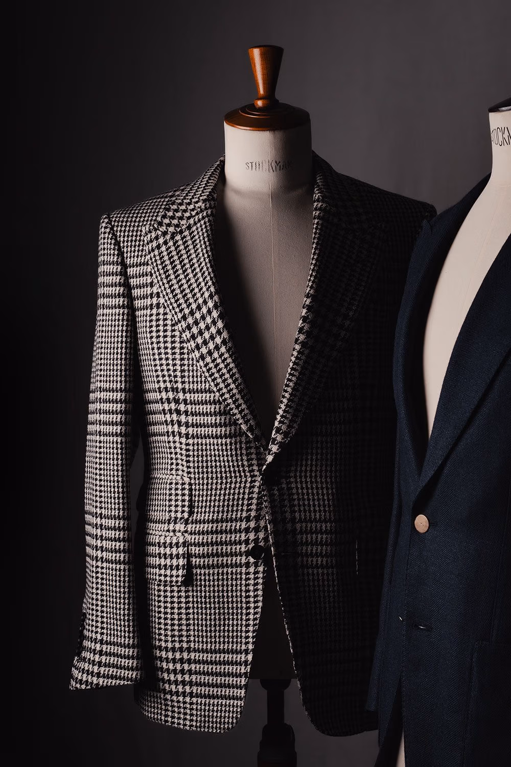 Houndstooth sport coat on a tailor's mannequin