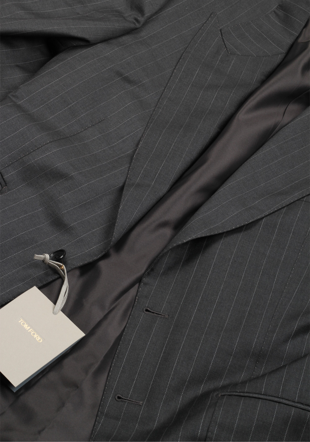 TOM FORD Shelton Striped Gray Suit Size 48 / 38R U.S. In Wool Silk | Costume Limité