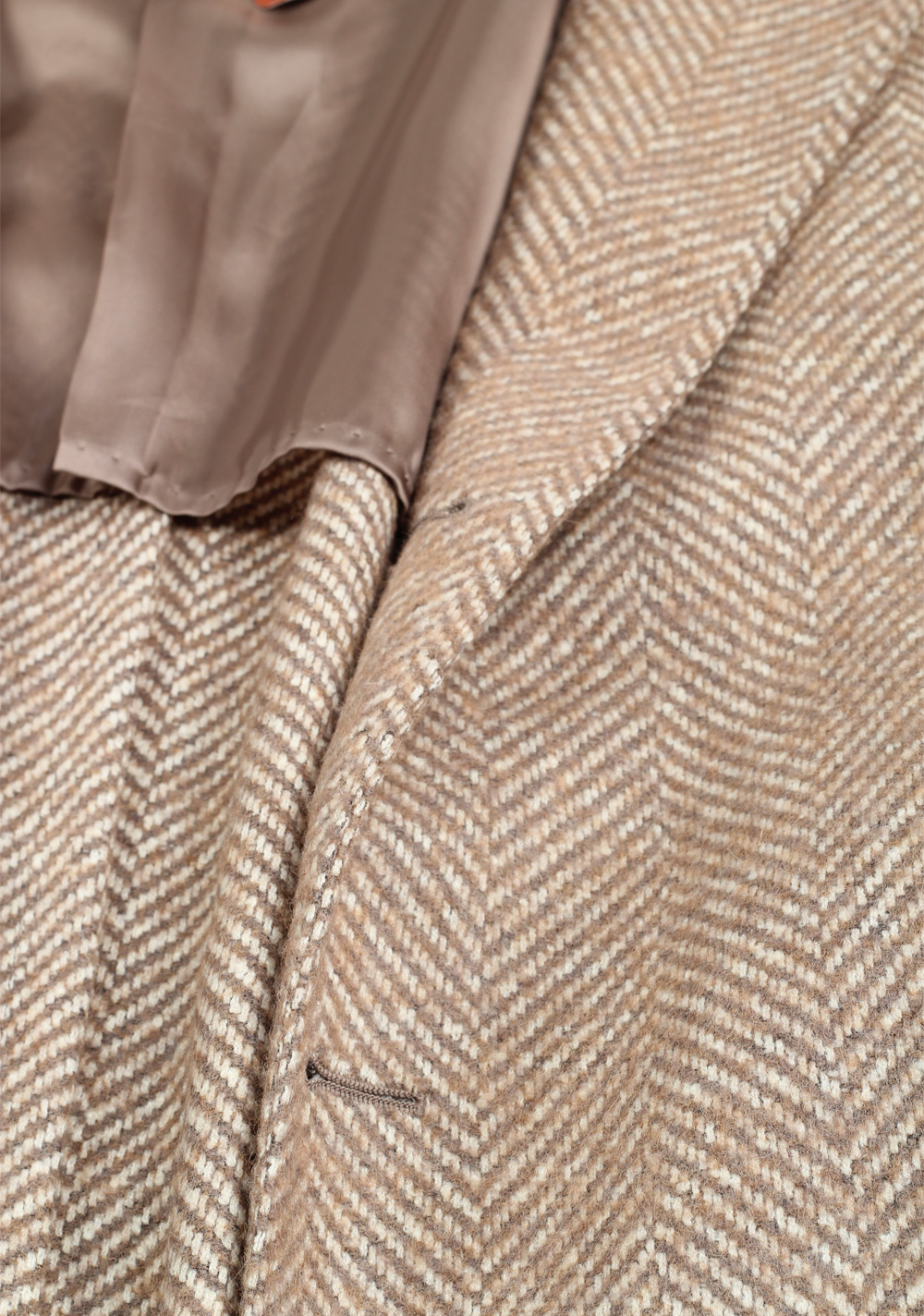 Loro Piana Beige Herringbone Alpaca Coat Size 54 / 44R U.S. Outerwear | Costume Limité