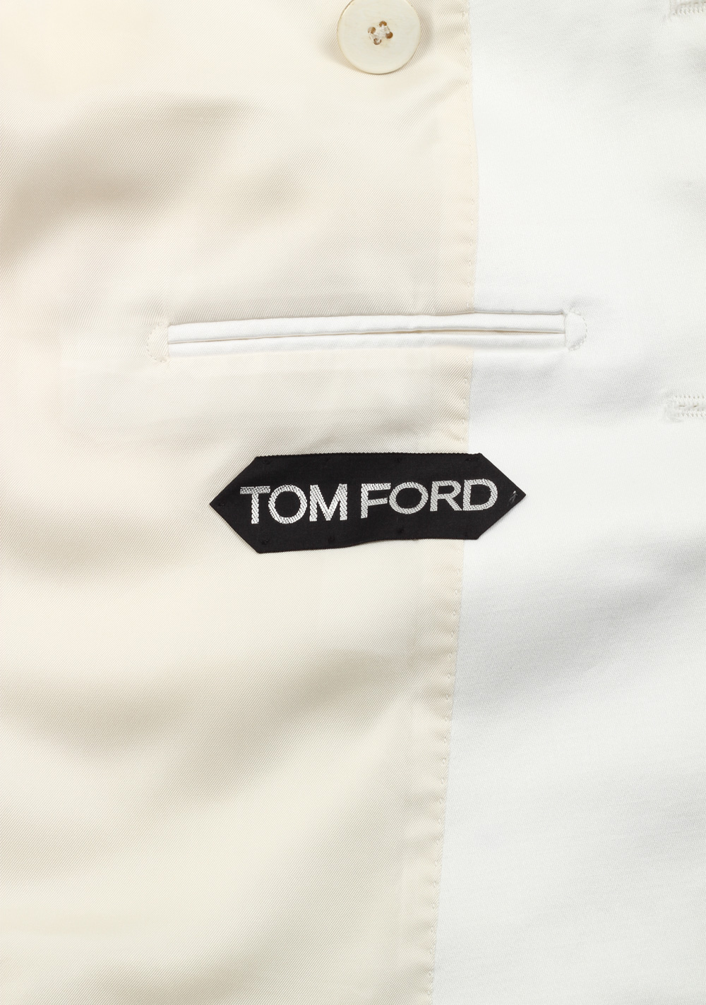 TOM FORD Dyllan White Double Breasted Suit Size 48 / 38R U.S. | Costume Limité