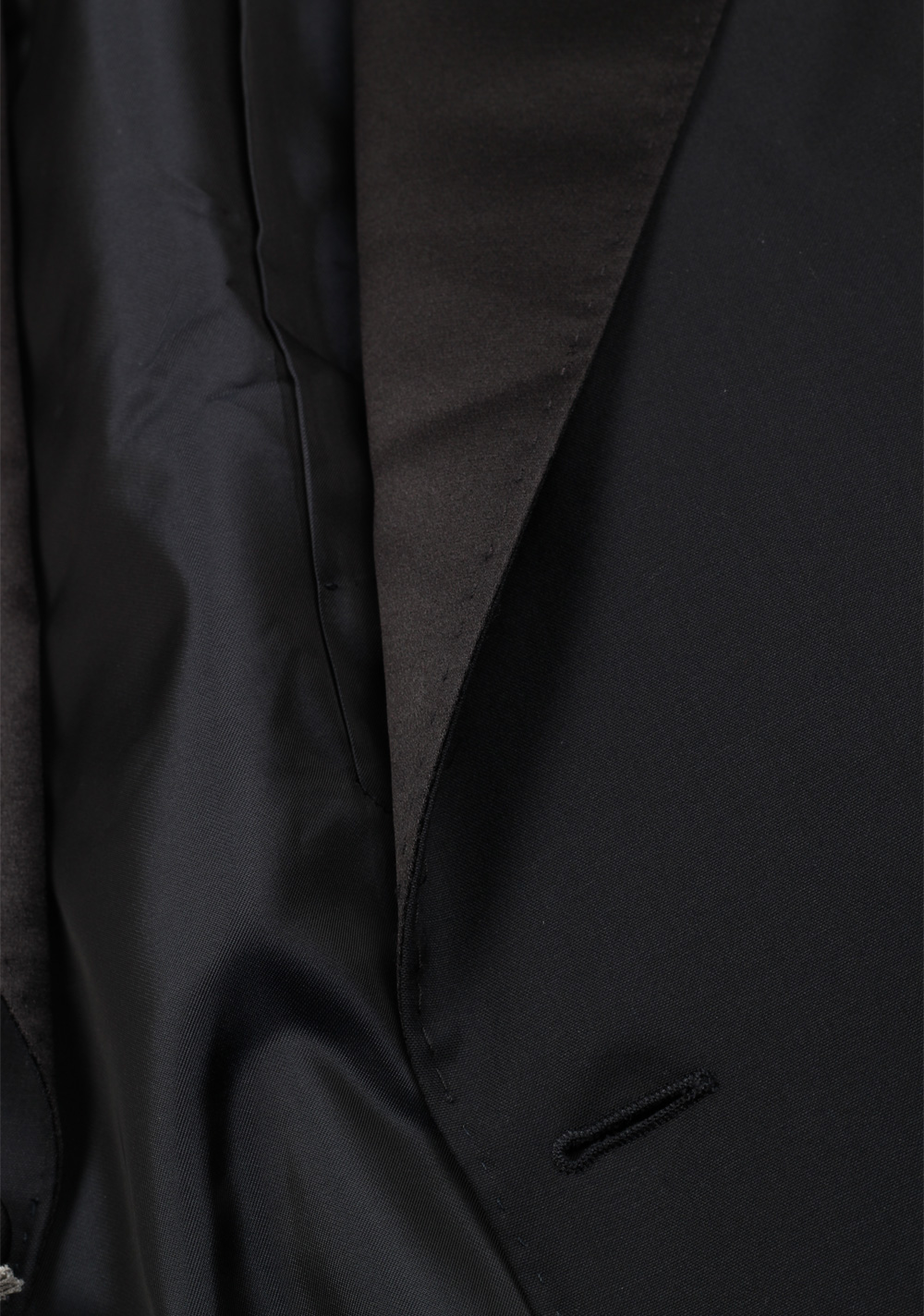 TOM FORD Shelton Black Tuxedo Dinner Jacket Size 56 / 46R U.S. | Costume Limité
